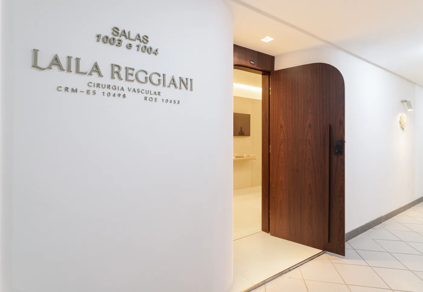 Entrada do consultório da Dra. Laila Reggiani